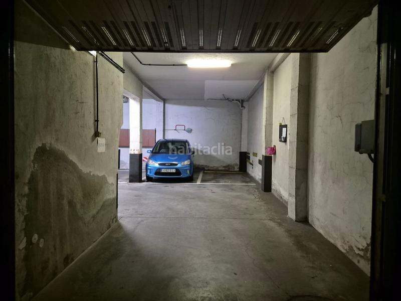 Foto c7de5ca2-084b-4bf6-8f16-9f5b16b3efa8. Car parking in La Calzada Gijón