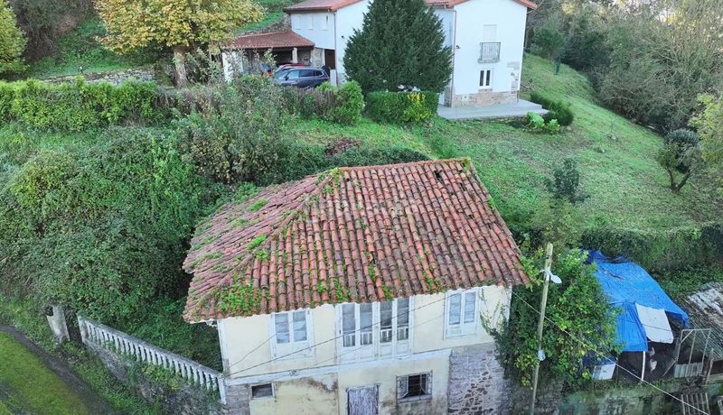Foto 4300a296-0b4d-4117-915e-23b627c3ebfc. Casa amb piscina a Pravia