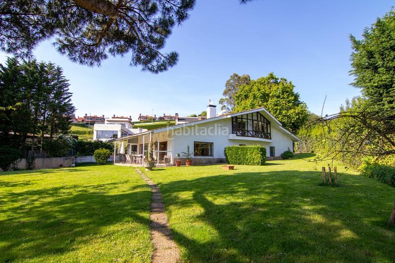 Foto e7aad652-5ed2-4bc2-bcfb-0bd853174442. House with heating parking pool in Somió Gijón