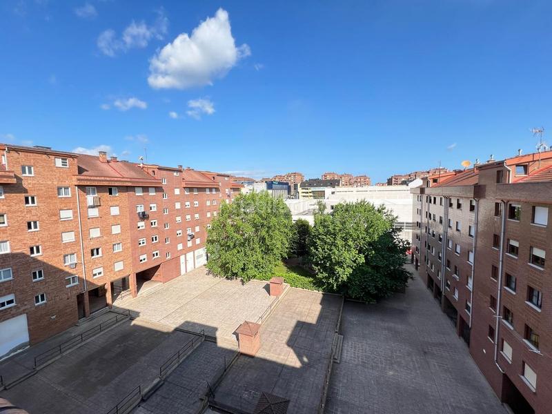 Foto 53c604b1-f934-4359-b9a1-2922a93e1116. Piso en Pumarín Gijón