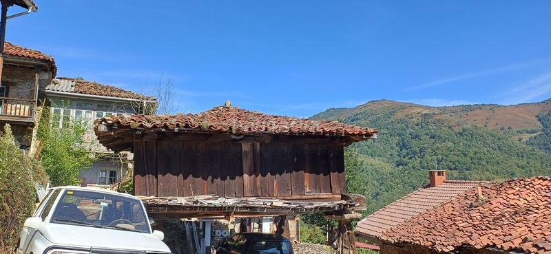 Foto bf18ab3c-6994-4083-b71f-51bf0ed74b54. Casa amb piscina a Quirós