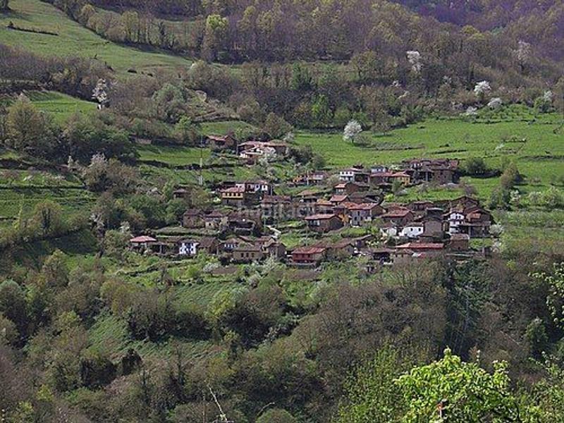 Foto f3fc062d-ee7f-4070-b6ec-fbd269a0261c. Casa amb piscina a Quirós
