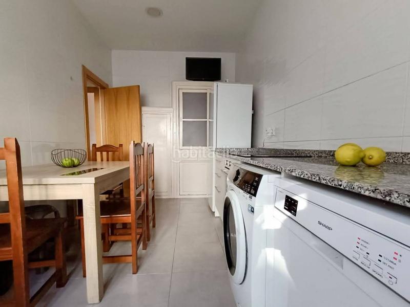 Foto e451bd80-50fb-4933-b52a-2669f130db45. Flat with heating pool in Centro Gijón