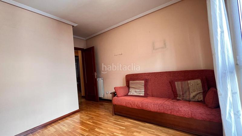 Foto c1988817-728f-418e-a00e-a07780f384b6. Flat with heating pool in La Felguera Langreo