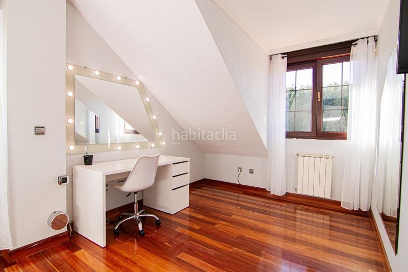 Foto 829de7fa-a25b-4213-a203-c2ccb556d465. House with heating parking pool in Porceyo Gijón