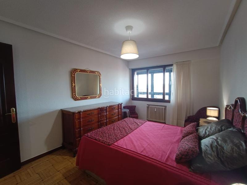 Foto 87eea91f-ccd2-4646-8f07-5c04e1e8874a. Rent flat with heating pool in Centro Gijón