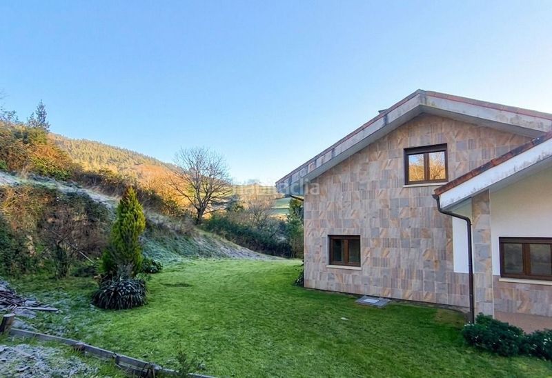 Foto 6c4bf925-e8b2-4dde-b039-b137cabffa9f. Casa amb calefacció aparcament piscina a Parroquias Norte Siero