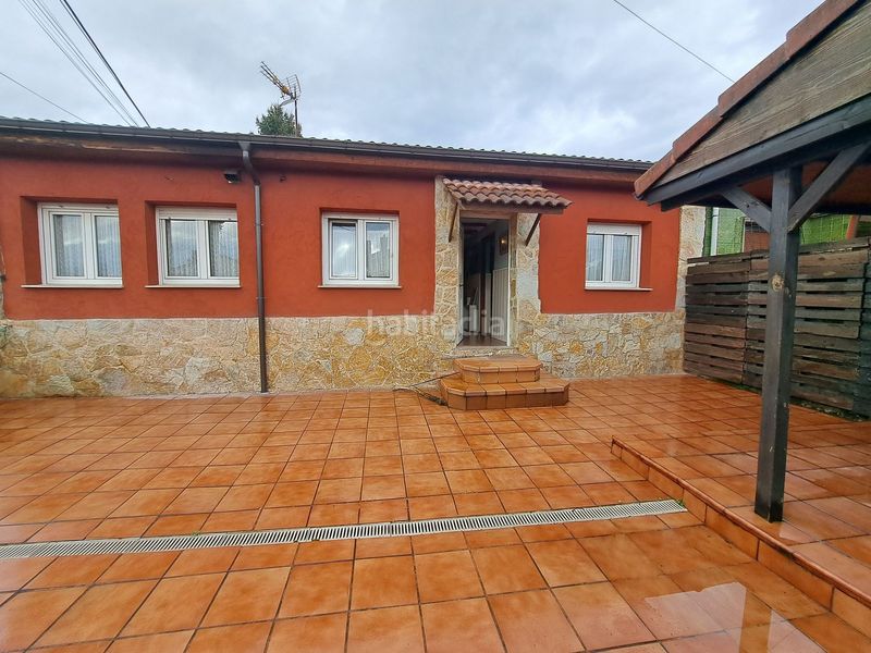 Foto 1d1b809b-7b7c-42b1-8ef4-a1fbef0289eb. Casa amb calefacció aparcament piscina a La Felguera Langreo