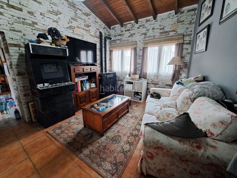 Foto a8f9c4d0-e32e-4869-8a5a-7f6b9d9d3b4d. Casa amb calefacció aparcament piscina a La Felguera Langreo