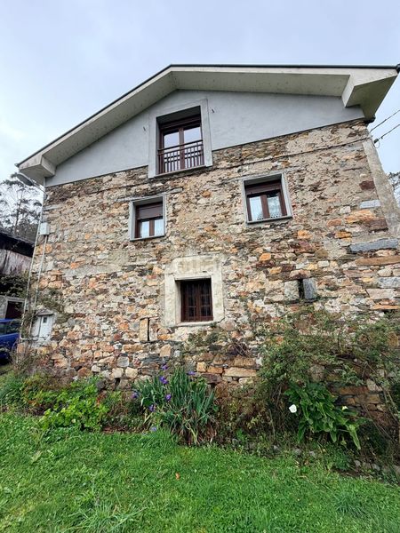 Foto 82cb530c-348a-4bbd-a2bc-8f01b33793bd. Casa amb calefacció aparcament piscina a Navia