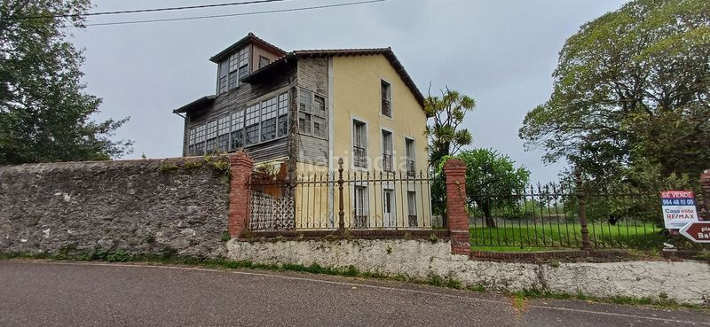 Foto fb4621e3-8426-42e5-8846-1ba23be4bd37. Casa amb piscina a Santa María del Mar - El Puerto Castrillón