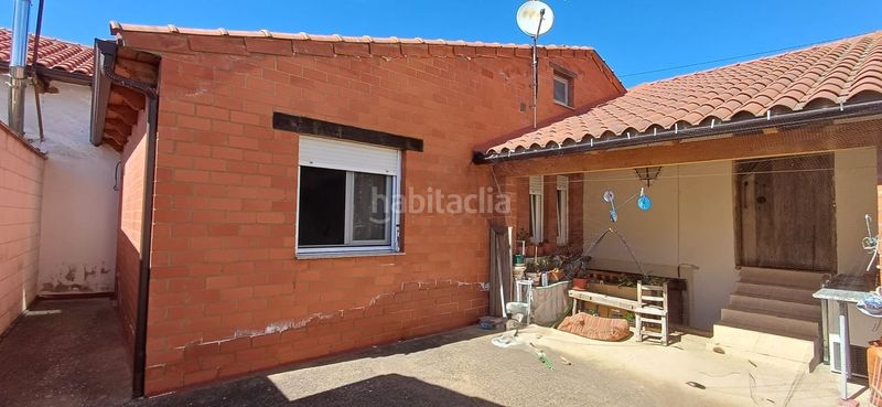 Foto 44cf3154-3974-4016-99c9-c141cb743692. Casa amb calefacció aparcament piscina a Valderrey