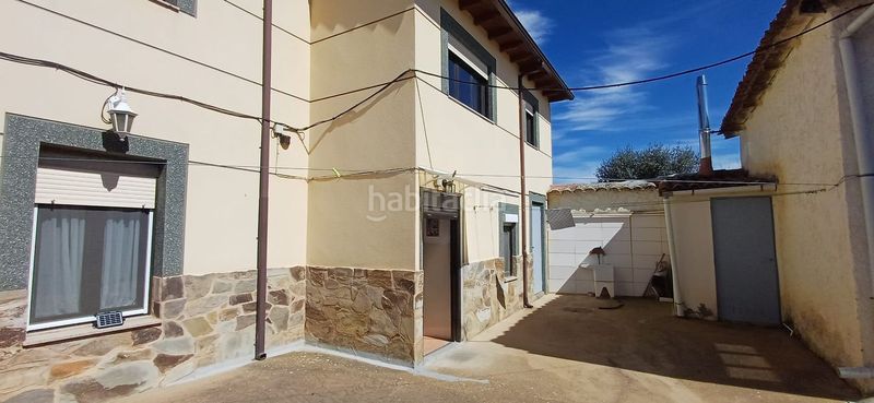 Foto a73ac7b5-cc15-437f-ad17-ef6b28fba982. Casa amb calefacció aparcament piscina a Valderrey