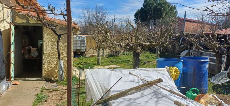 Foto b8331b4d-a241-4100-ad67-0e21f9c364de. Casa amb calefacció aparcament piscina a Valderrey