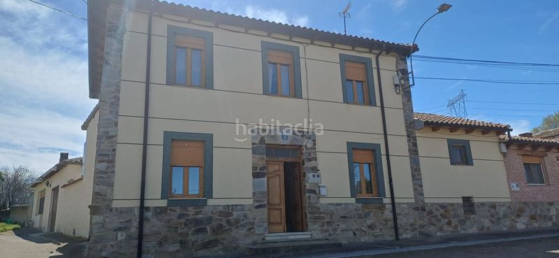 Foto c19fadb1-cab8-4638-8232-5718a46cb38e. Casa amb calefacció aparcament piscina a Valderrey