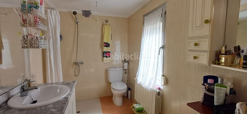 Foto caebd6d6-200a-48cc-948e-dc15cd368e50. Casa amb calefacció aparcament piscina a Valderrey