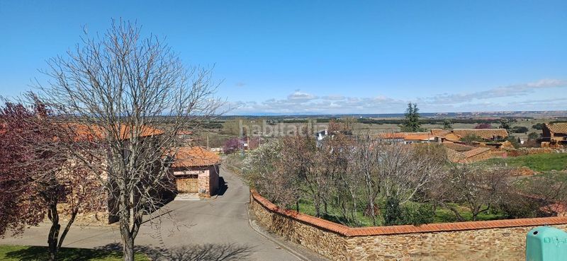 Foto d52f84e4-c704-40e7-b43c-f17e70999672. Casa amb calefacció aparcament piscina a Valderrey