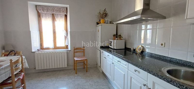 Foto f3485374-d7a1-407b-9e45-3c58f32dc706. Casa amb calefacció aparcament piscina a Valderrey
