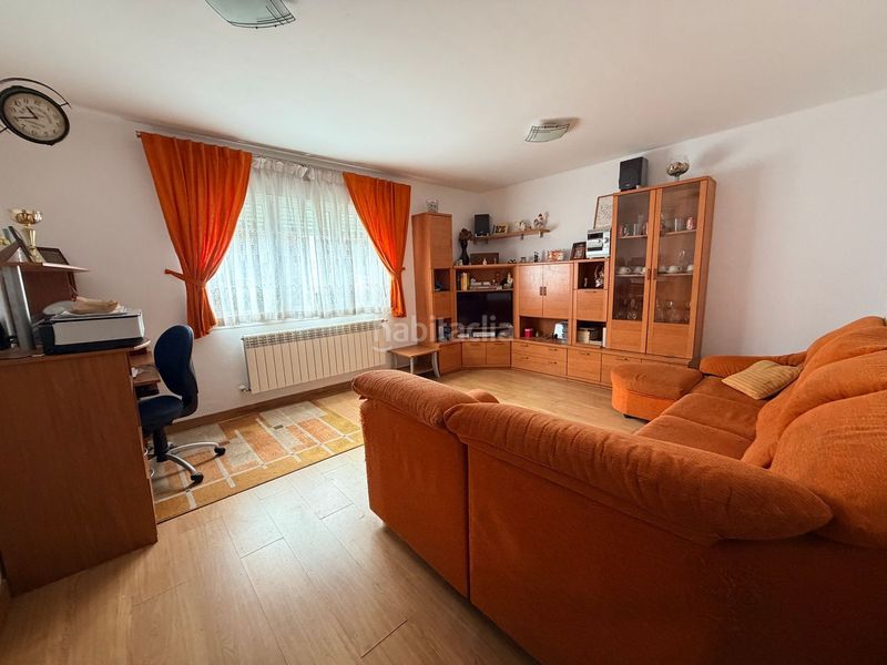 Foto bc4ff908-e142-49c0-9fad-a878eb0c9da7. Casa amb calefacció aparcament piscina a Valdés