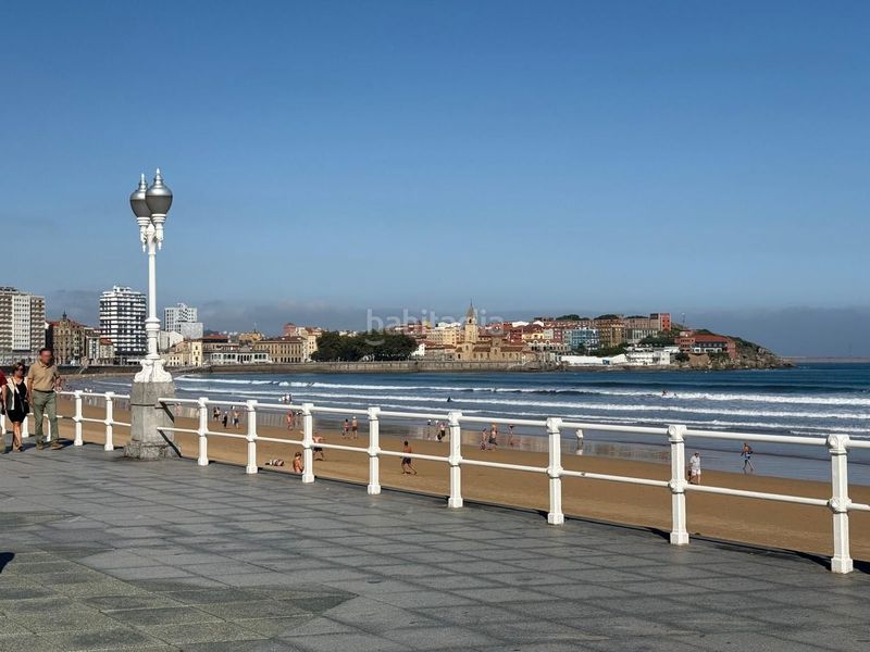Foto e94913ae-a1fc-4c54-a075-83c46f8de34c. Pis amb calefacció piscina a Centro Gijón