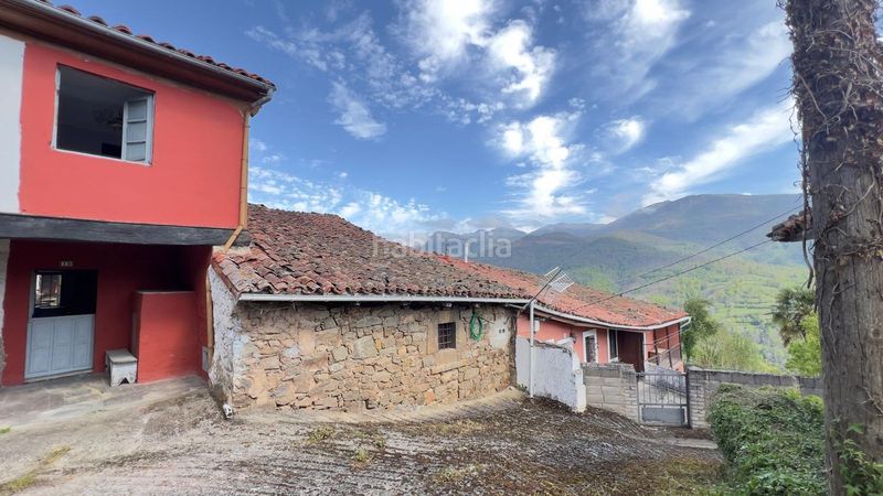 Foto 2886bae9-097b-4e89-acce-2dad1dae683c. Casa amb piscina a Quirós