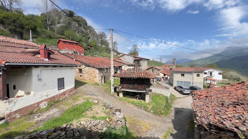 Foto 4a5476fc-dabc-4687-9726-e2f53942d684. Casa amb piscina a Quirós