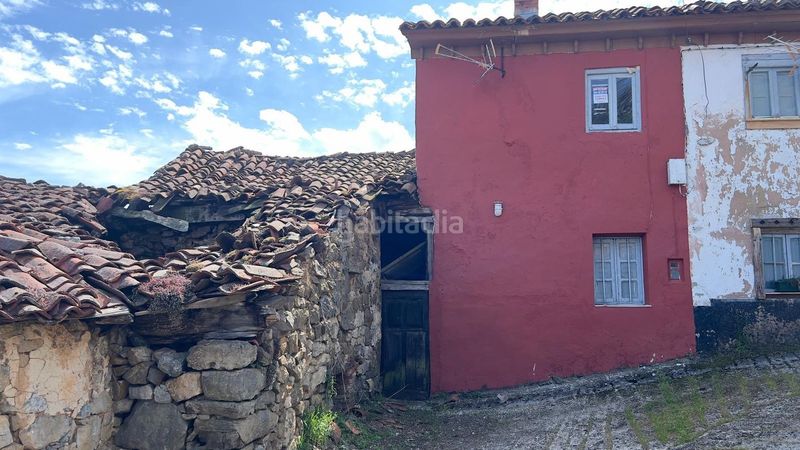Foto 717d3338-c3bc-4def-b754-543c70dd3cb8. Casa amb piscina a Quirós