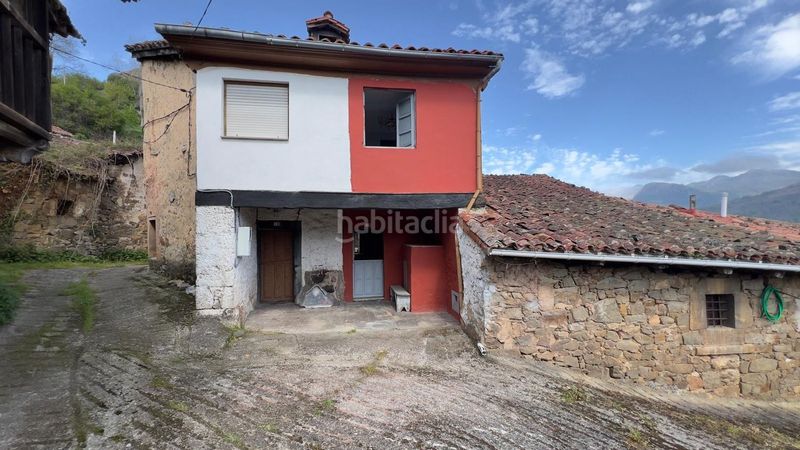 Foto 93b38e8b-321c-41e8-bbda-d93c9723cd14. Casa amb piscina a Quirós