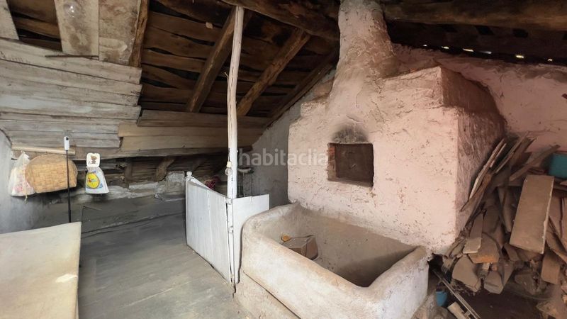 Foto b5b8be9f-86ee-444a-a112-093f7357e4a3. Casa amb piscina a Quirós