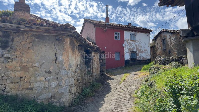 Foto c6604c3c-2c6f-458b-81f3-af1243cf6b72. Casa amb piscina a Quirós