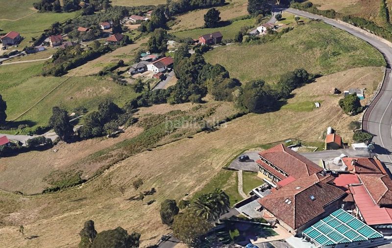 Foto dfae3f5a-5fdf-4dee-a81a-a93a3ff3acbe. Casa amb piscina a Veriña Gijón