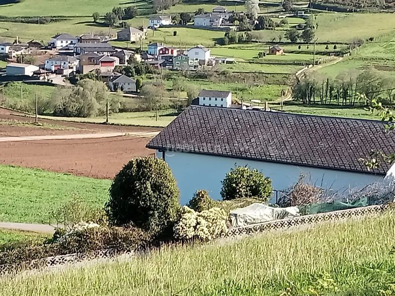 Foto f4d206e8-735f-4d4a-8e56-78c56b7fd142. Casa amb aparcament piscina a Navia