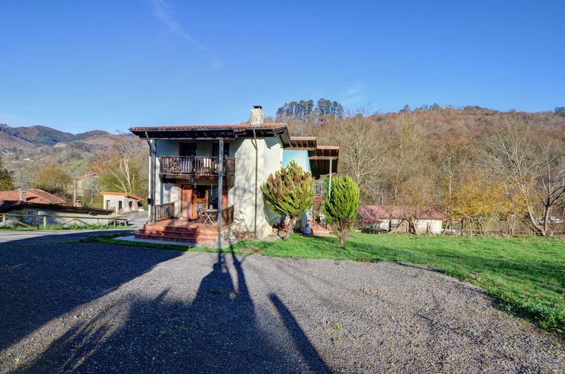 Foto 0ad7b4a2-4724-466d-8dd6-3de2686d6905. Casa amb calefacció aparcament piscina a Cangas de Onís