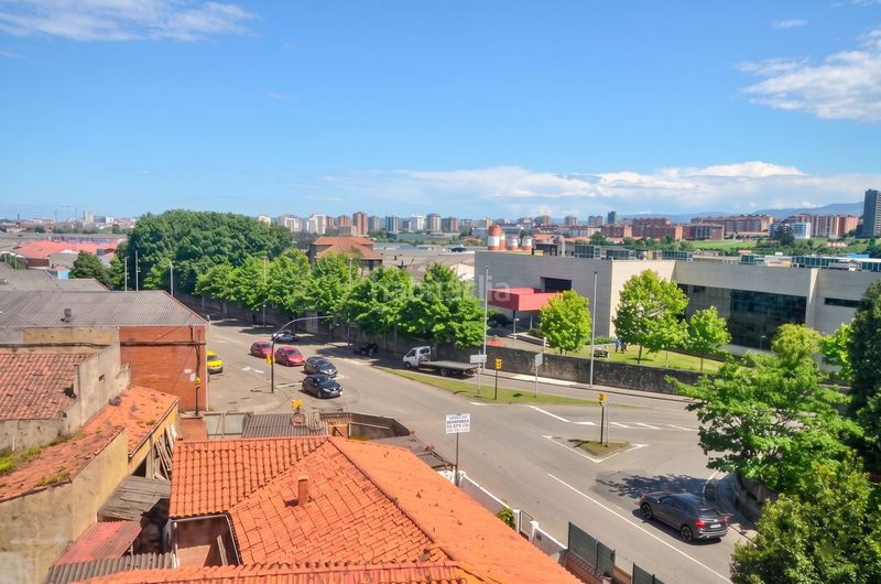 Foto b2cd0c1d-55f9-408c-bcb7-f7b736dfa7c3. Pis amb piscina a Tremañes Gijón
