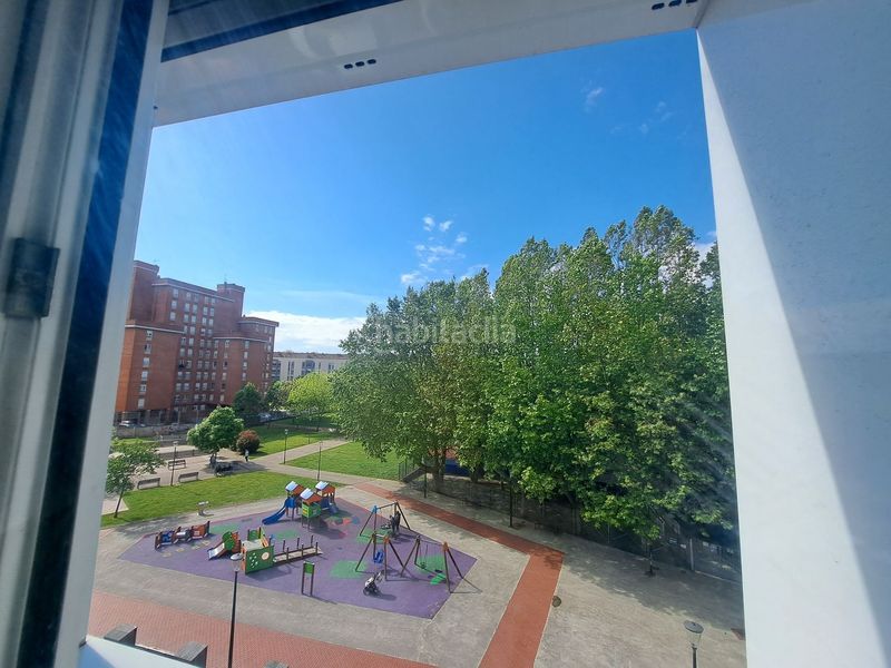 Foto d98f73f3-b92f-4b7d-95cc-f25887cbb9e0. Pis amb piscina a El Natahoyo Gijón