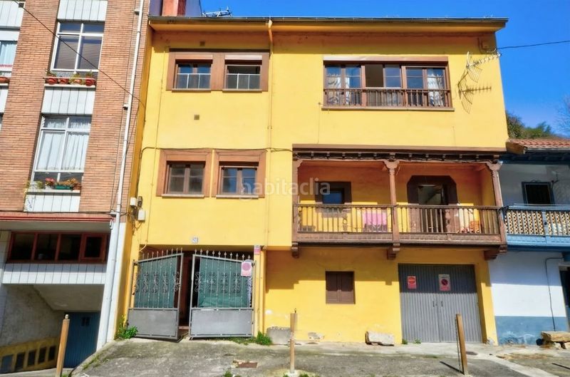 Foto c986984a-f06e-45d6-8061-c0d6fc698efe. Casa amb calefacció aparcament piscina a Lena