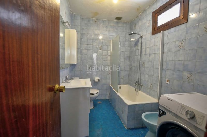 Foto f473c2ba-5c92-4217-acca-051edd083a62. Casa amb calefacció aparcament piscina a Lena