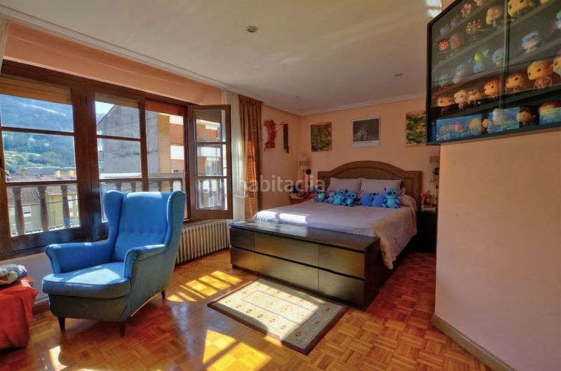 Foto f923b371-19d5-4770-a5ba-4ee1ddb6e83b. Casa amb calefacció aparcament piscina a Lena