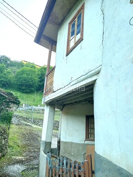 Foto d9868333-660e-46e4-bc8f-1e42c37d6274. Casa amb piscina a Lena