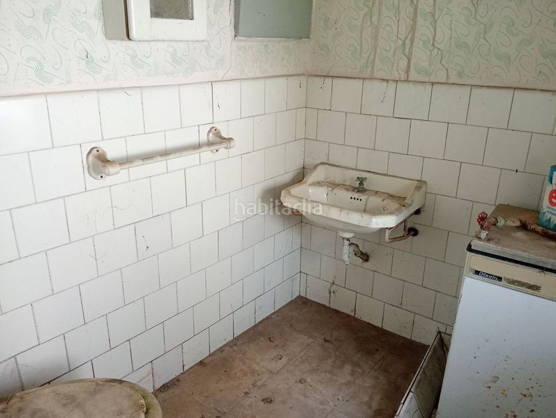 Foto ef844362-0c32-4f51-82e2-778a566f43ee. Casa amb piscina a Lena