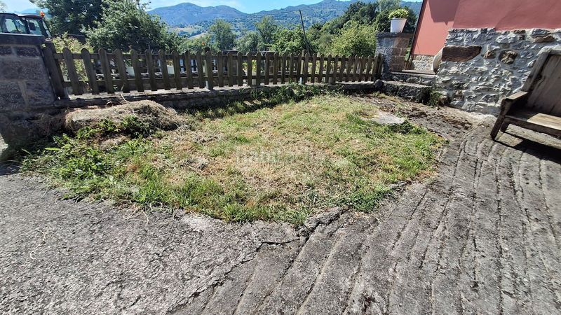 Foto b1c2ba5e-e4a5-4d1d-8a53-eb4210a4cd97. Casa amb piscina a Parres