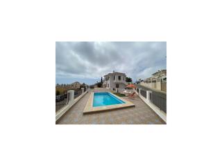 Maison  N/a. Impresionante casa independiente con piscina en torre del mar!