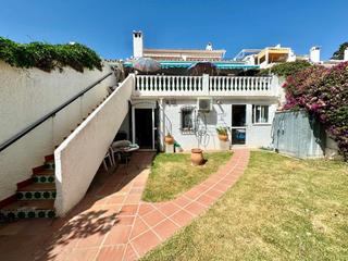 Chalet à Capistrano. Maravilloso chalet pareado con terraza y piscina en nerja!