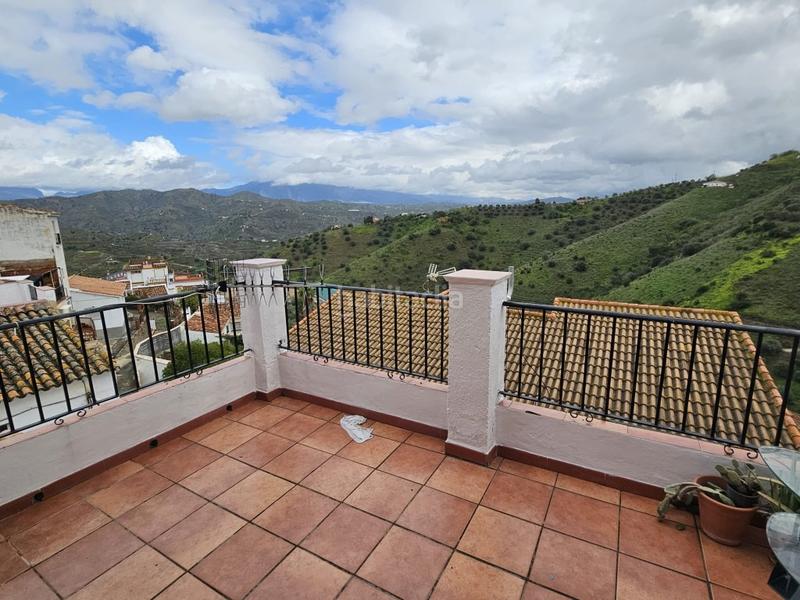 Foto 17cf2461-f5fe-4453-959f-2d7c6c74ea0e. Casa gran casa con terraza ! en Cútar