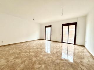 Pis  N/a. Piso a estrenar con patio y garaje en ventas de zafarraya!