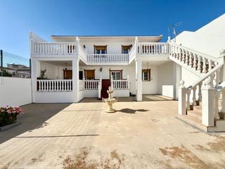 Casa  N/a. Espaciosa vivienda en el almendral zafarraya, confort, estilo y