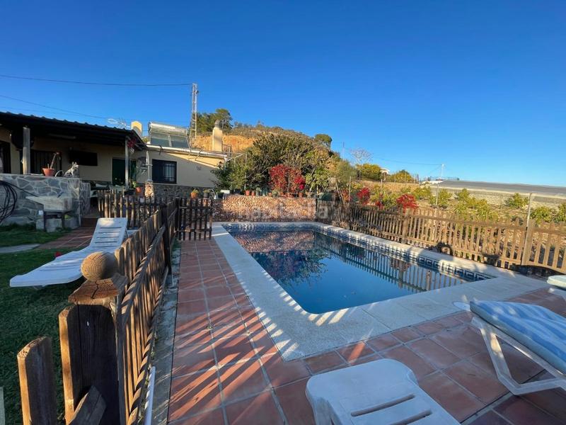 Foto 6f1881f0-a1cb-4752-9cd3-fdf8d6392ec7. Masía magnífica casa de campo con piscina ! en Avda Pescia - Ctra de Frigiliana Nerja