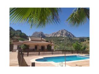 Casa  N/a. Increíble casa independiente con piscina en riogordo!
