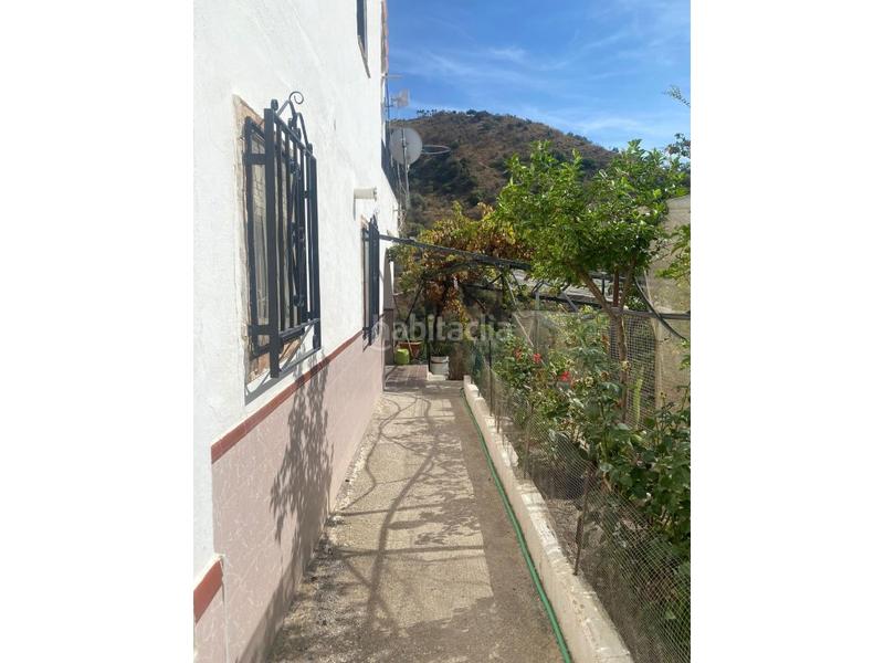 Foto b26a0c69-fa39-4a0d-b1e1-a1d2862c6fee. Casa amplia casa con terraza y garaje ! en Canillas de Aceituno