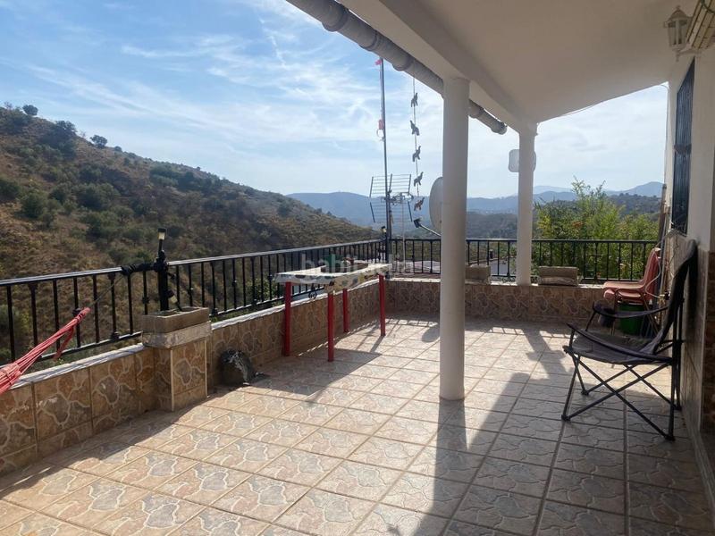 Foto c262c780-c0d1-4bac-93d8-14b4e866539e. Casa amplia casa con terraza y garaje ! en Canillas de Aceituno